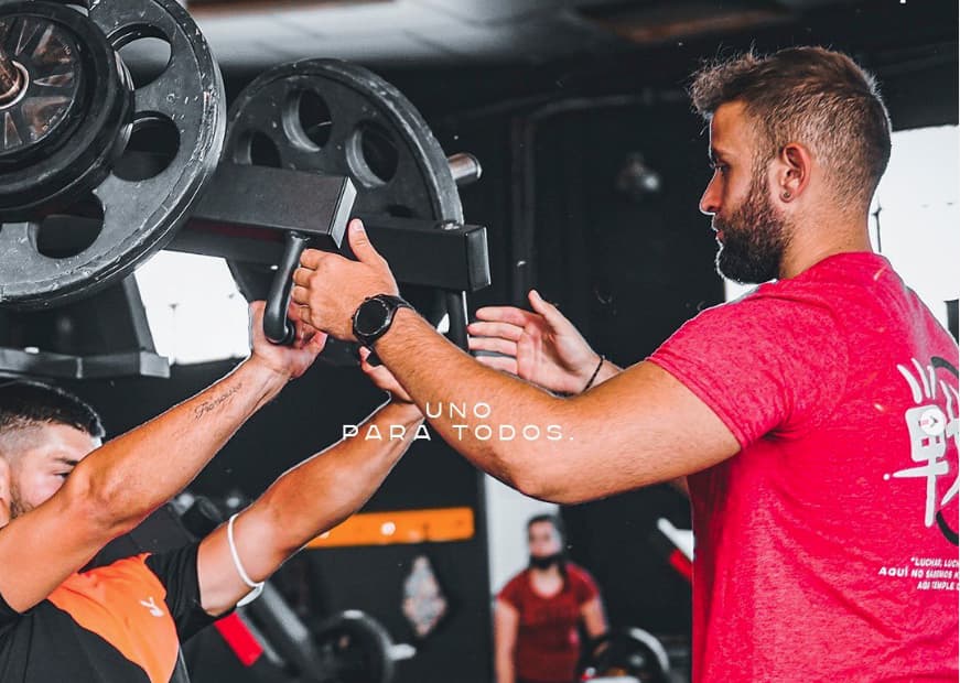 ᐈ Cómo empezar en el gimnasio Guía para principiantes Calentando