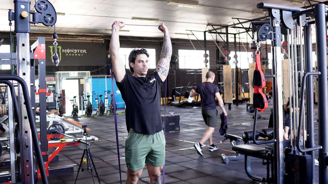 Cómo hacer el Press de Hombros con Banda Elástica GIMNASIO AGR