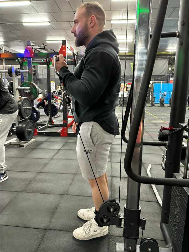 Cómo Hacer Curl de Biceps en Polea a Una Mano