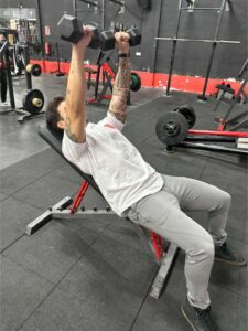 ᐈ Cómo hacer el Press con Mancuernas en Banco Inclinado【⚡️】Vídeo + Guía