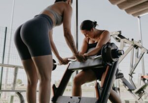 Rutinas de Gimnasio para Mujeres con Máquinas